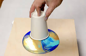 Flip Cup Pouring Technique Peinture